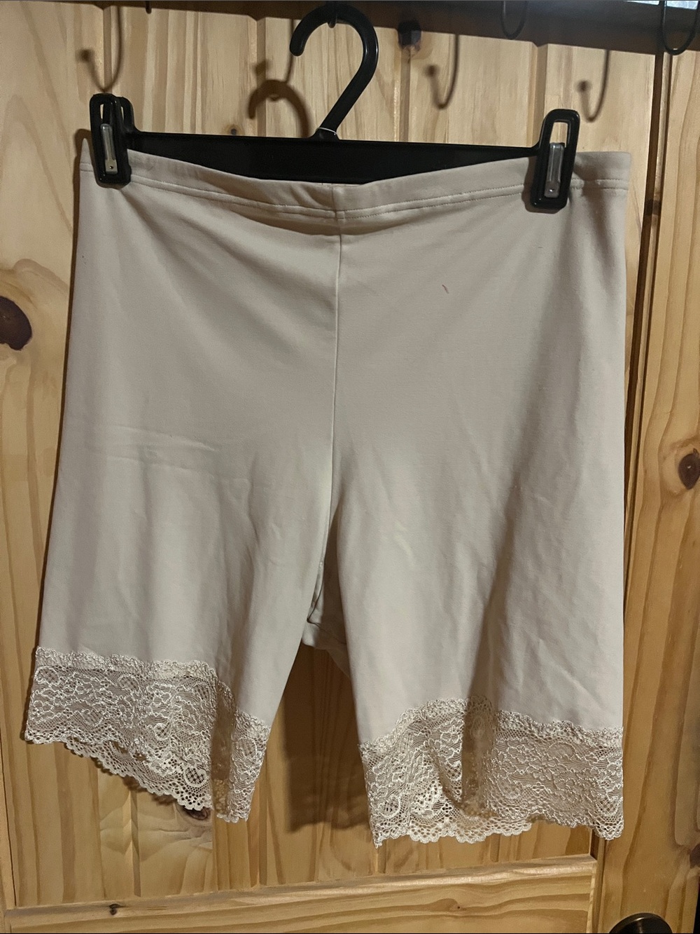 Lace-Hem Bike Shorts in Cream – Soft Stretch Comfort